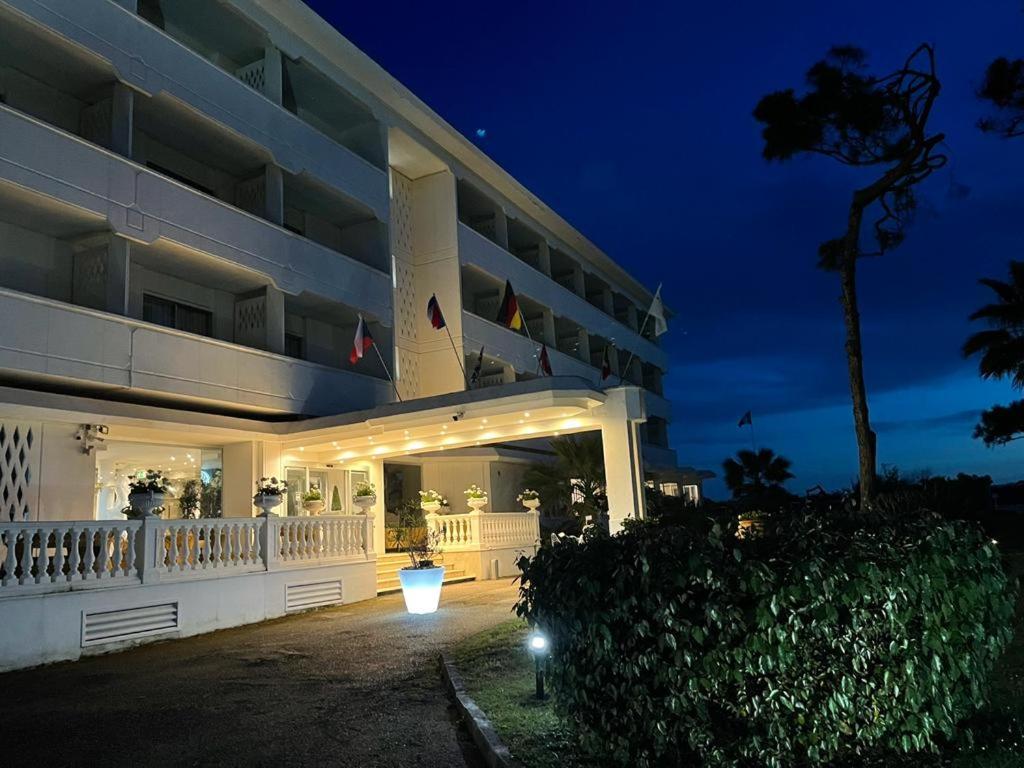 Domizia Palace Hotel บายา โดมิเซีย ภายนอก รูปภาพ